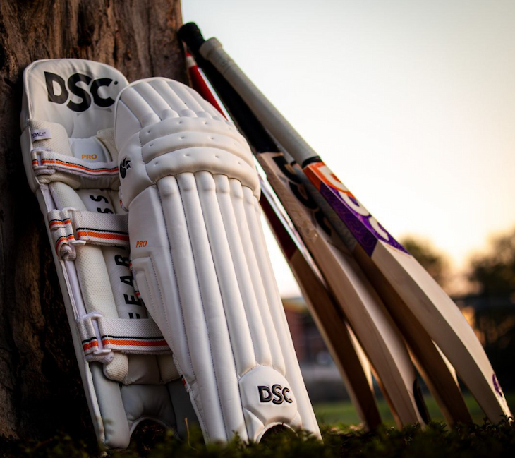 Cricket Batting Pads Uncovered: Traditional vs. Modern Materials