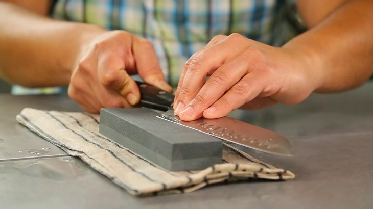 Whetstones vs. Knife Sharpeners: Which Tool Is Right for You?